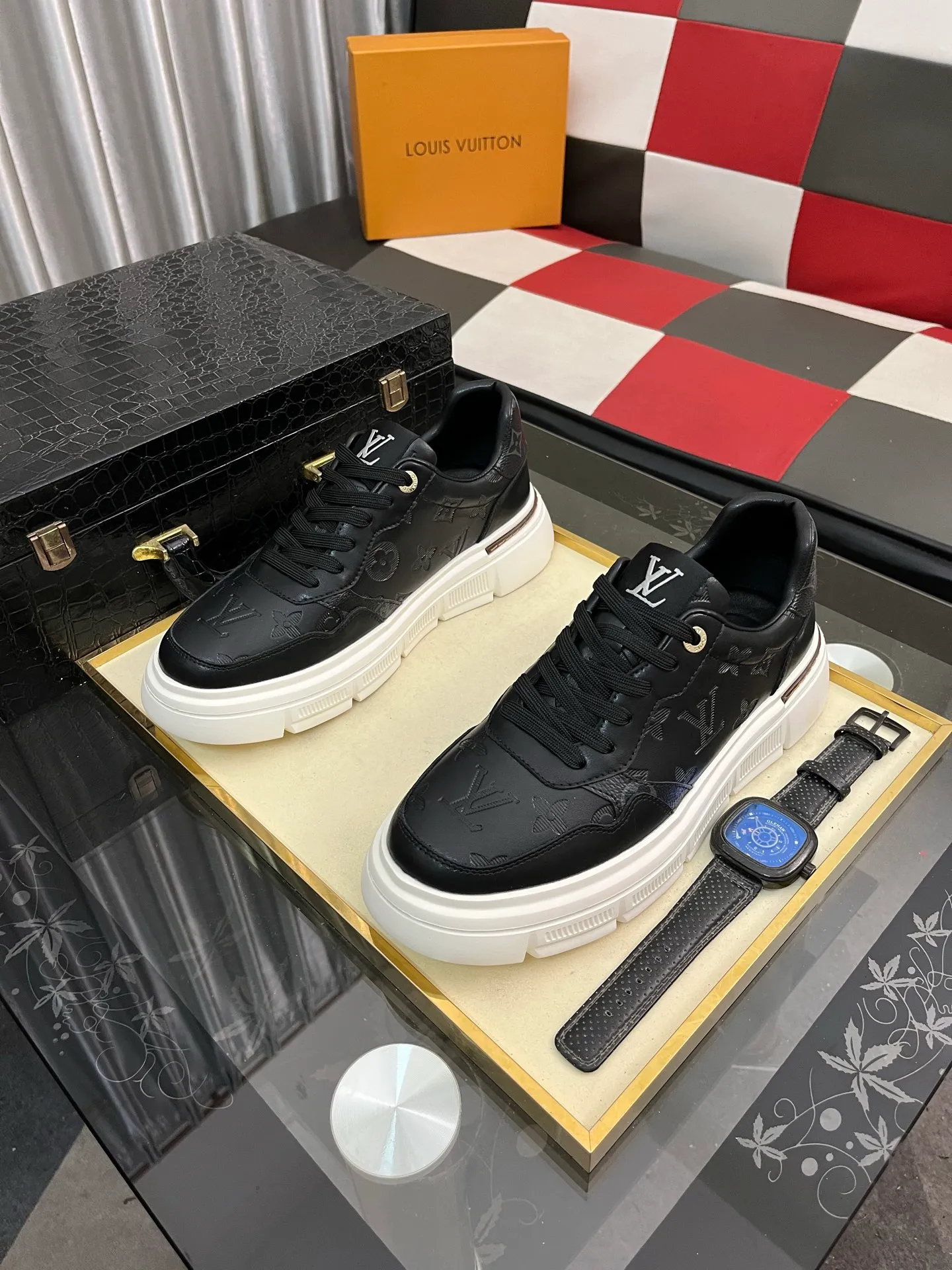 Men's shoes💰420⌚️⌚️"LOUI* VUITTO*" popular men's casual shoes, genuine Italian development💯purchasing level quality✔️The upper is made of official website material first-layer cowhide, comfortable and soft sheepskin feet⚡️Fashionable and versatile. The toe last shape is firm and full, and the soles are made from LV original molds and can be moved in and out of the counter at will. Light and comfortable on the foot~purely handmade, details determine quality! Size:38-442️⃣Colors available